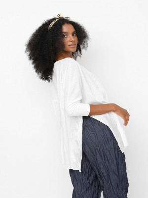 ΜΠΛΟΥΖΑ ΤΣΑΛΑΚΩΤΗ